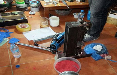Hà Nội: Tự sản xuất ma túy bán cho các con nghiện