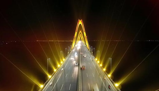 Hệ thống chiếu sáng cầu Nhật Tân – Điểm nhấn mới của Hà Nội