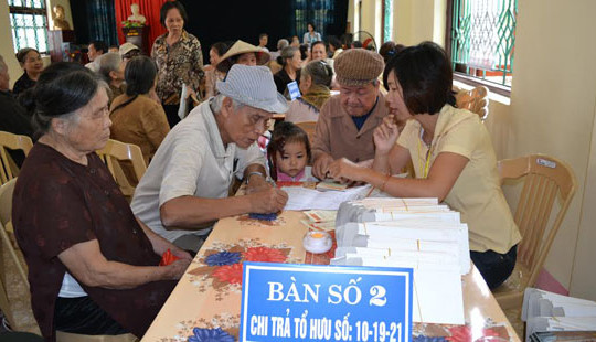 Tăng tuổi hưu không phải là “phao cứu sinh” cân đối quỹ BHXH