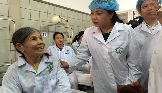 Vụ 18 người nghi sốc phản vệ: Bộ trưởng Y tế yêu cầu khẩn trương tìm nguyên nhân