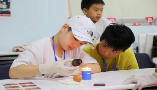 Trại hè phi lợi nhuận: Giúp con trải nghiệm bộ khoa học môn pháp y