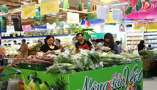 Siêu thị Co.opmart bù lỗ để giảm giá nông sản mùa mưa