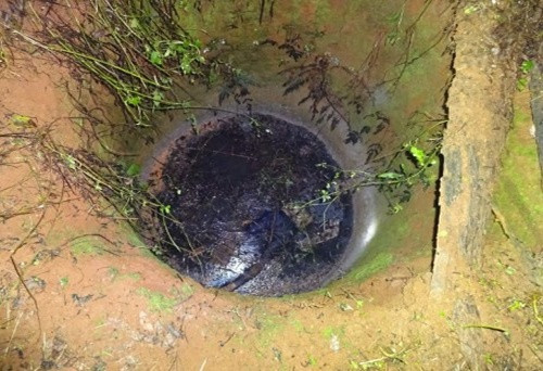 Thi thể người đàn ông phân hủy dưới giếng sâu