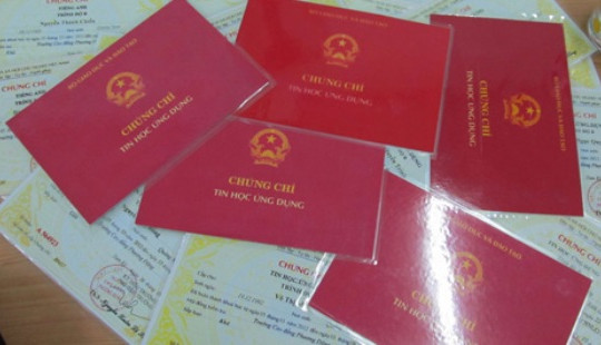 Hiệu trưởng trường mầm non mất chức vì bằng giả