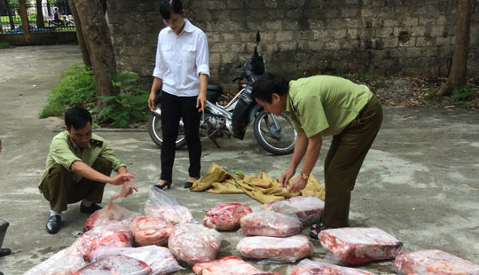 Nghệ An: Phát hiện hơn 4 tạ nội tạng bốc mùi trên quốc lộ 1A