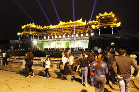 Huế: Cấm du khách ăn mặc hở hang đi thăm quan các di tích cố đô