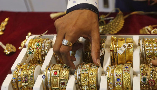Giá vàng bất ổn, nhà đầu tư suy giảm niềm tin