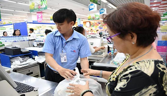 Đi siêu thị Co.opmart mua sữa xanh, mỹ phẩm xanh giảm giá