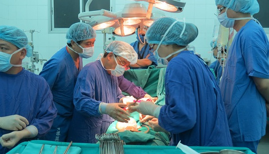 Lần đầu tiên ghép phổi người lớn từ người cho chết não
