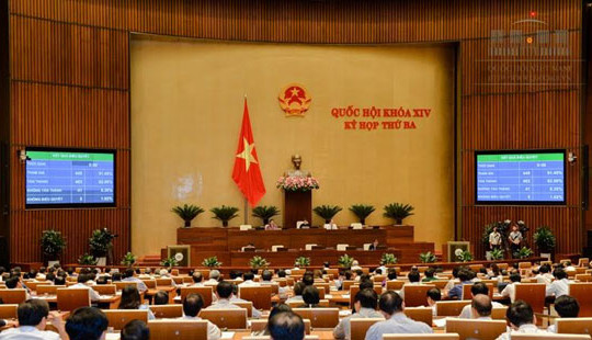 Cấm lợi dụng chức vụ chiếm giữ trái phép tài sản công