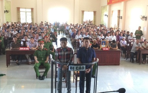 Giải cứu em trai bị vây đánh, điều khiển xe ô tô đâm chết người