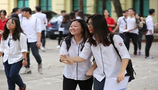 Những nụ cười của thí sinh trước giờ thi môn đầu tiên