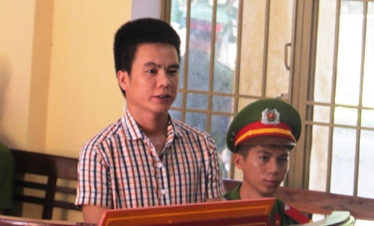Khuyên vợ về nhà không được, dùng dao sát hại dã man