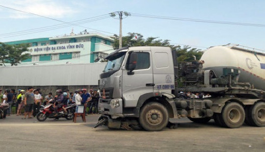 Đồng Nai: Ngã văng ra đường, một người đàn ông bị xe bồn cán tử vong