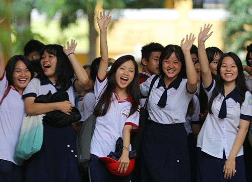 Thi THPT Quốc gia 2017: Phụ huynh mừng vì con thi ĐH mà "như thi học kỳ"