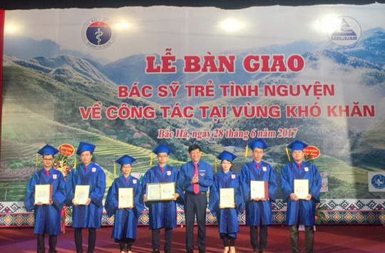 Bộ Y tế bàn giao 7 bác sĩ trẻ về công tác tại vùng khó khăn
