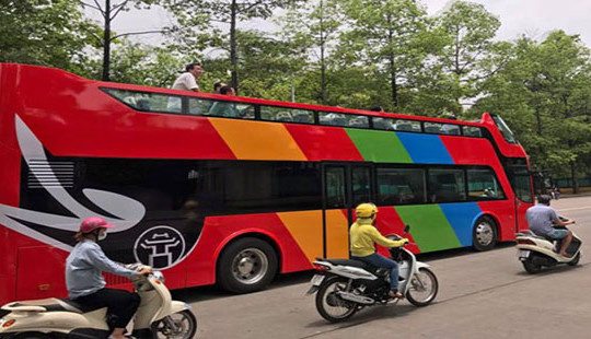 Sáng nay Hà Nội chạy thử xe buýt hai tầng trên phố cổ