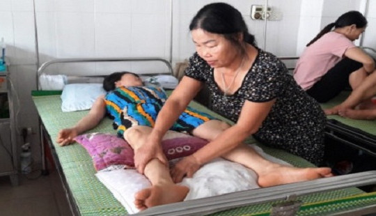 Làm rõ thông tin cô giáo bị liệt nửa người sau 1 mũi tiêm