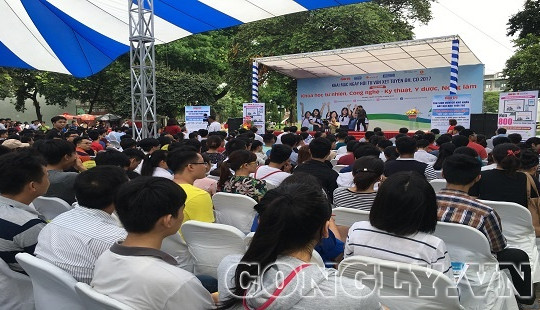 Thứ trưởng Bộ GD-ĐT: Năm nay số lượng tuyển sinh đại học không cao