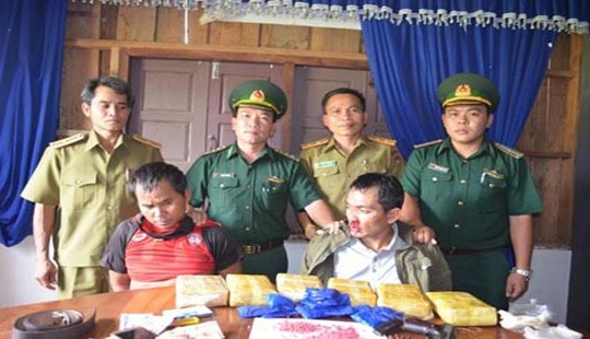 Bắt hai đối tượng người Lào vận chuyển 40.000 viên ma túy