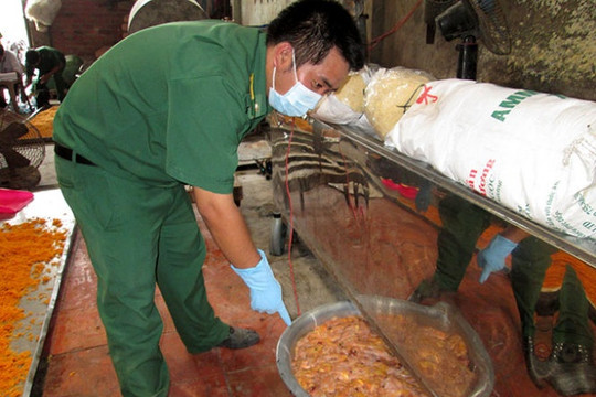 Cuộc chiến chống thực phẩm bẩn nơi biên giới