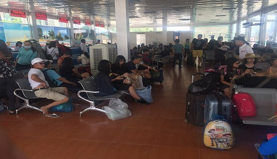 Bão số 2: Hàng nghìn du khách mắc kẹt ở đảo, nhiều chuyến bay bị huỷ