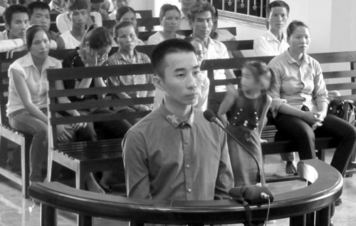 Gã hàng xóm hiếp dâm cháu bé 4 tuổi
