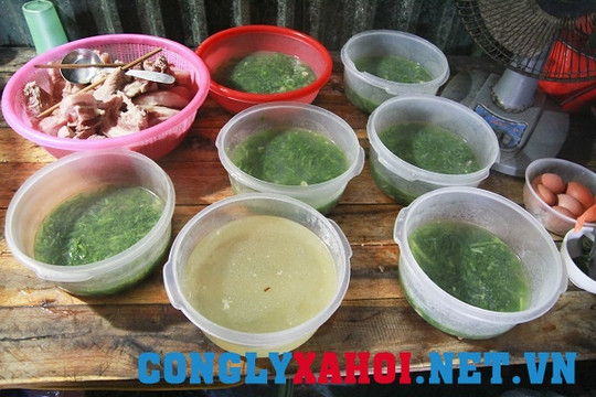 Bất ngờ với bữa ăn chỉ 10.000 đồng của công nhân xây dựng