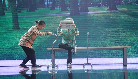 Cặp thí sinh nhí Người hùng tí hon hoá ông bà già, nhảy hip hop "chất lừ"
