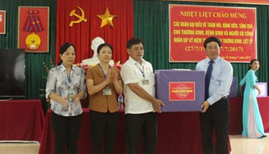 Phó Thủ tướng Phạm Bình Minh dự lễ tri ân người có công tỉnh Thanh Hóa
