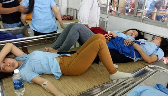 Tiền Giang: Hàng trăm công nhân bị ngộ độc sau bữa ăn trưa