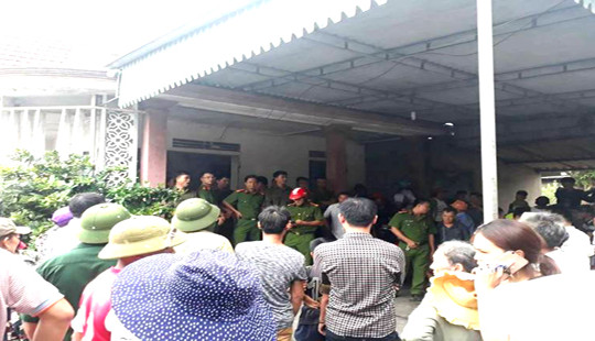 Người dân bao vây một phụ nữ nhiều giờ vì nghi bắt cóc trẻ em