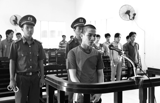 Đi đòi nợ, chủ cửa hàng điện thoại bị đâm tử vong