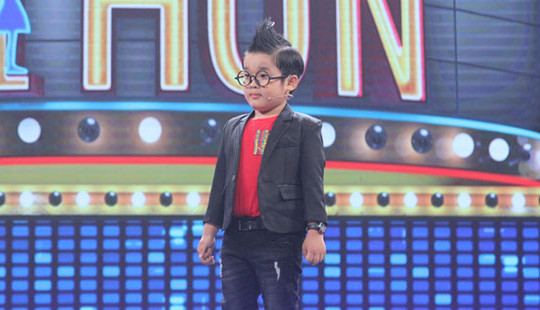 Người hùng tí hon: "Thần đồng" Hoàng Long gây ngỡ ngàng khi nhớ biển số xe 63 tỉnh