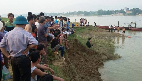 Rủ nhau tắm sông, ba học sinh đuối nước thương tâm