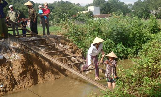 Thanh Hóa: Chính quyền xã nhận thiếu sót và làm lại cầu cho dân