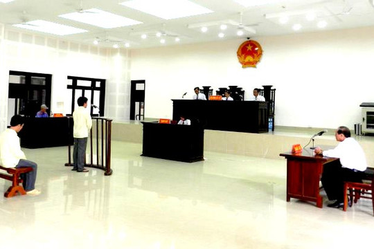 Quy định về phòng xử án: Bảo đảm quyền bình đẳng trước Tòa án và nguyên tắc tranh tụng trong xét xử