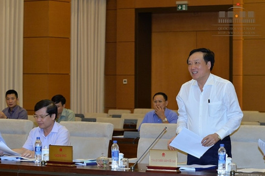 UBTVQH: Thông qua Nghị quyết về việc áp dụng thống nhất trang phục xét xử của Thẩm phán