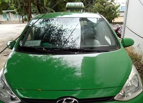 Truy tìm 2 đối tượng dùng đá đập đầu tài xế, cướp taxi