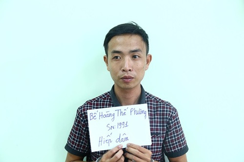 Chở bạn gái mới quen ra bãi đất trống hiếp dâm