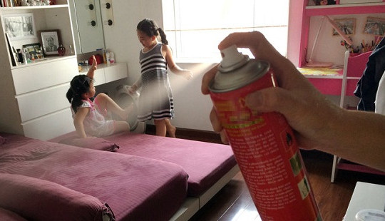 Tự ý phun thuốc diệt muỗi: Rước họa vào nhà