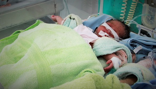 Đắk Lắk: Bé sinh non bị bỏ rơi trong túi nilon