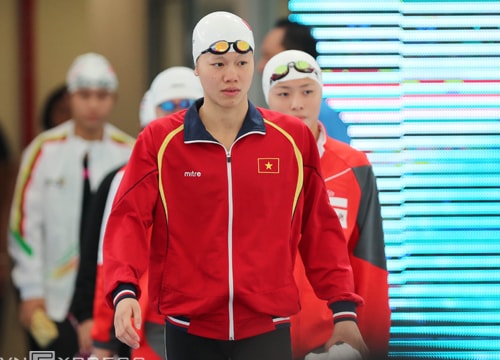 Ánh Viên mặc áo cũ để lấy may khi dự SEA Games 29