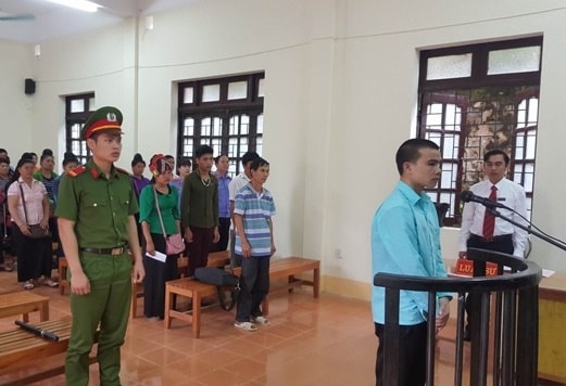 Mâu thuẫn chia tiền, giết bạn nghiện vùi xác dưới đống gạch