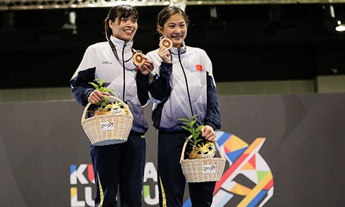 Kiếm thủ giành HC vàng SEA Games khóc nấc vì nhớ con
