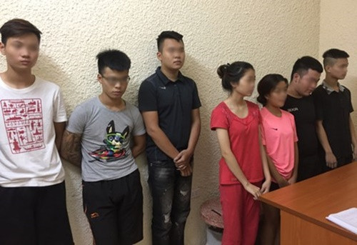 Tạm giữ 11 thanh thiếu niên tụ tập gây "bão đêm" ở Hà Nội