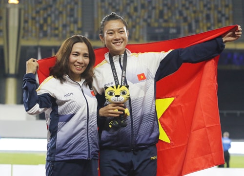 Tú Chinh: ‘HC vàng SEA Games cho hai người mẹ’
