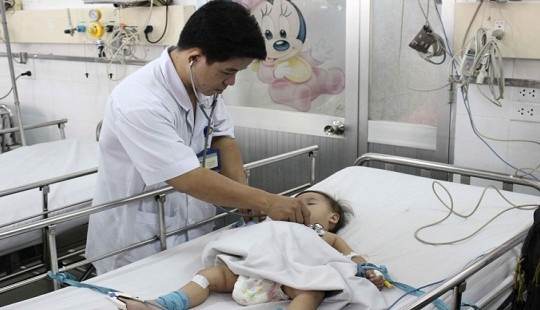 Thời tiết giao mùa, nguy cơ gia tăng bệnh tay chân miệng