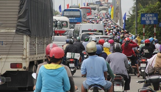 Tiền Giang: Kẹt xe kinh hoàng QL60 và cầu Rạch Miễu sáng 2/9