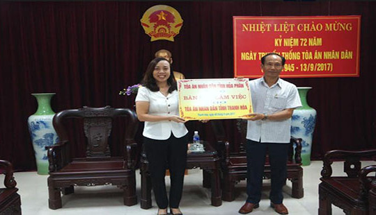 Chánh án TAND tỉnh Hủa Phăn (Lào) thăm, làm việc tại TAND tỉnh Thanh Hóa